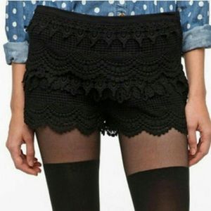 Urban Outfitters Black Lace Tiered Crochet Shorts Size 12